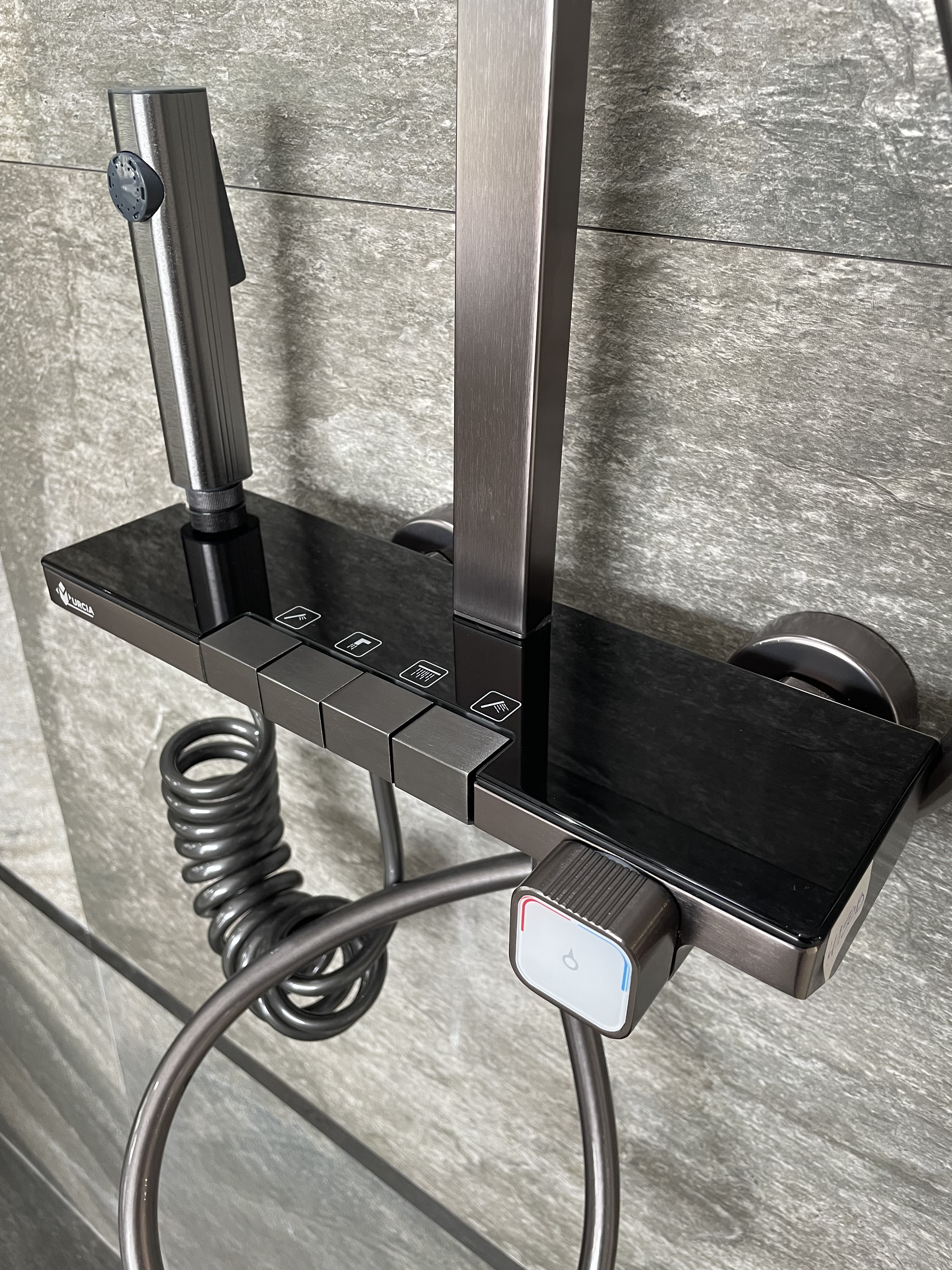 Columna Grifería de Ducha Con Duchador Cromo Negro – Cod M4150B