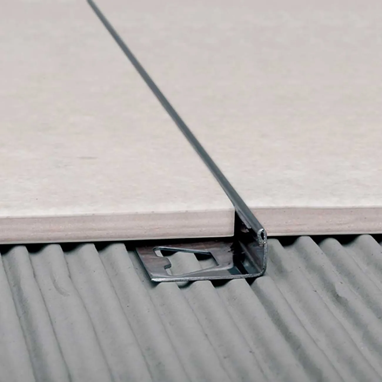 perfil varilla en L atrim para piso en acero inoxidable 10mm 1450